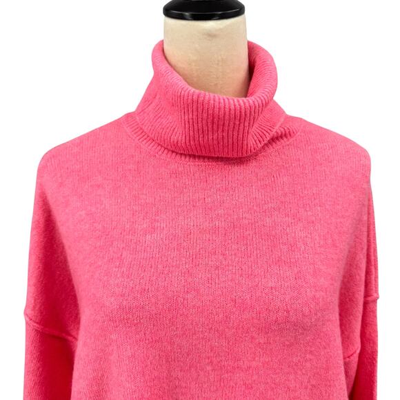 Vince Camuto NWT Bright Pink Plush Knit Oversized Long Sleeve Turtleneck Sweater - Picture 5 of 15
